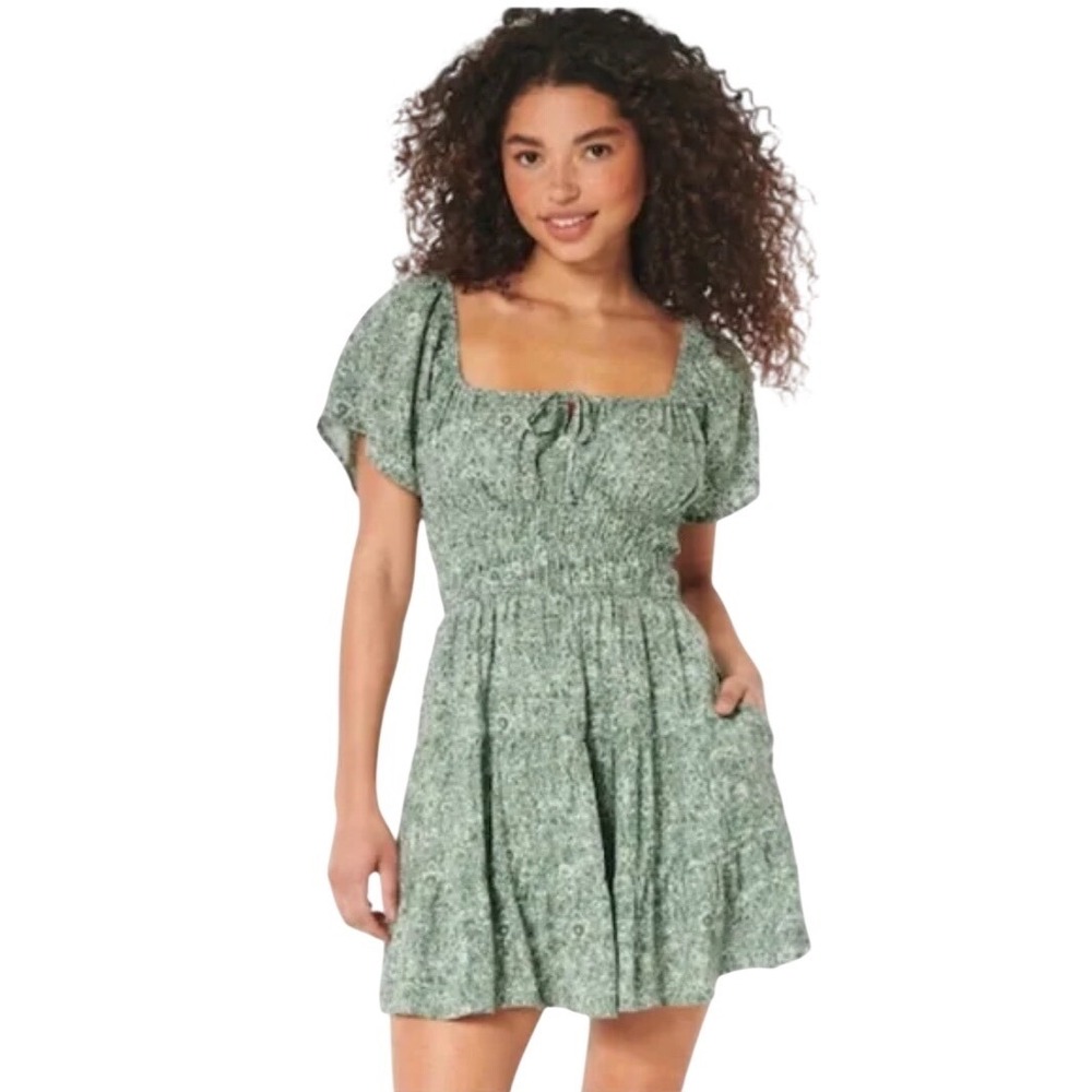 Hollister Green Paisley Smocked Tiered Mini Dress Open Back Womens Medium